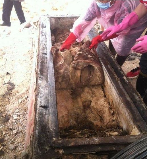  明代冥婚把活女人埋進棺材裡，沒想到一開棺「看到這個東西」，在場的所有人都沸騰了！