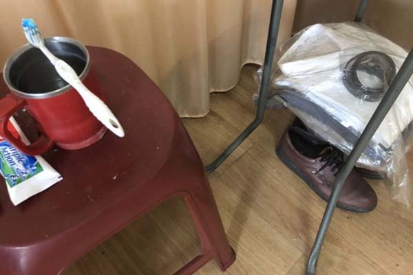 伴夫屍8個月！86歲嬤每天以淚洗面，殯葬處長登門後...亡父允筊同意土葬！