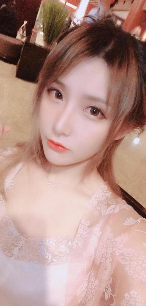 打籃球嗎？「火辣女前鋒」胸狠出擊，網驚呼：好想玩球