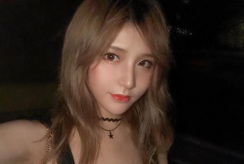 打籃球嗎？「火辣女前鋒」胸狠出擊，網驚呼：好想玩球