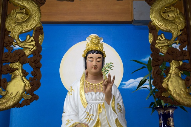 孫女出事腳保不住！阿嬤淚崩求觀音「折壽換孫女康復」　神明聽完「留下4個字」真的帶走她 