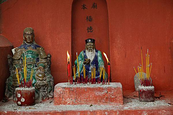你知道香灰怎樣才是吉祥徵兆？香灰打卷又要怎樣嗎？（內附24香譜！）