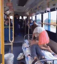 超搞笑的25張內涵圖，據說男生才看得懂。姑娘騎車這麼不小心，把膝蓋都摔破了...