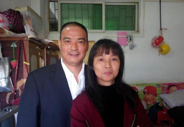 52歲父親再婚，我氣得斷絕關係，半年後偷偷回家，我哭著喊媽