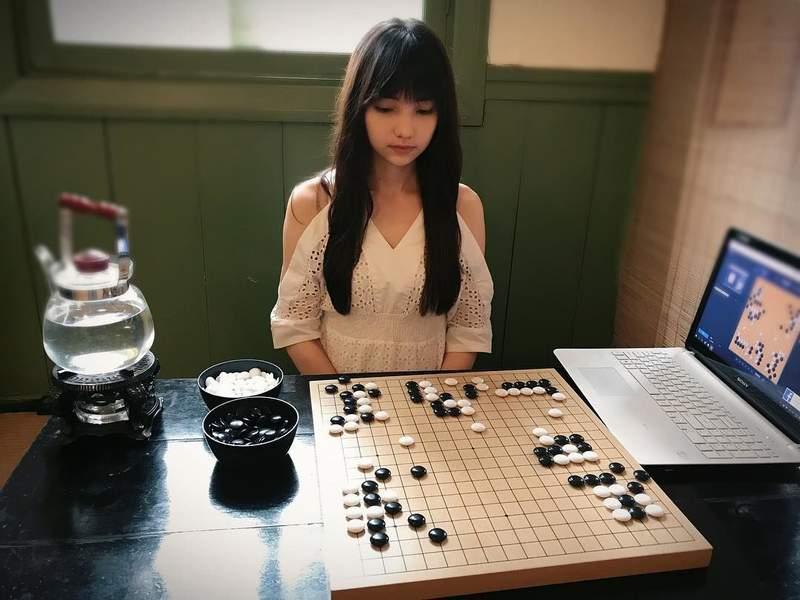 千年一遇的「台灣圍棋女神」在日本爆紅　網友大讚：坐她對面會受不了！