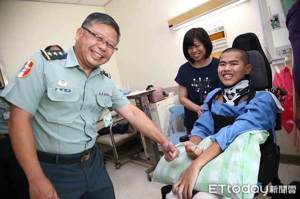 好消息！傘兵秦良豐能出院了，醫師見證9個月進步「超喜歡他笑容」慈父謝眾人「只有感恩兩字」