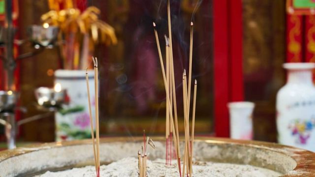 起乩有SOP？前乩童曝「商業機密」…遇中邪打醒就對了