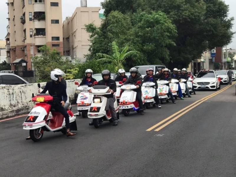 比超跑還難找！史上最猛「16台經典神車」霸氣迎娶　往下一看「超有愛細節」網驚呆：有錢也租不到