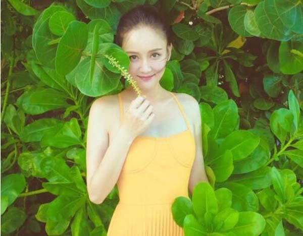 陳喬恩登時裝周「辣曬筆直白皙美腿」噴仙氣！被拍到「無P圖真面目」網友嚇壞：女人太難當 - BuzzHand
