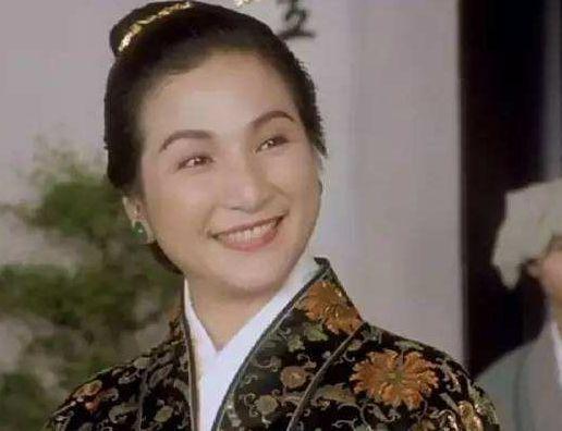 武俠女星嫁豪門為生兒子「懷孕8次、流掉4次」　「離婚獨自撫養4子女」今73歲依舊俏皮 - BuzzHand