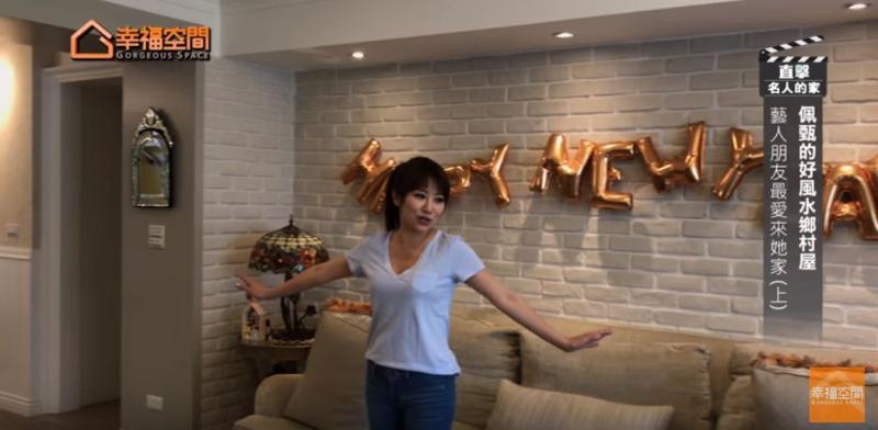 主婦的夢想！佩甄「翻新40年老屋」運勢從此旺翻　38歲「擁5間房產」她堅持：要買坐南向北的房！ - BuzzHand