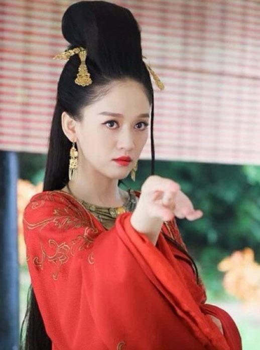 網友票選「最討人厭女星Top 20」！女神楊冪登第2　「台灣凍齡女神也上榜」網看傻：竟然有她？ - BuzzHand