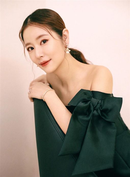 網友票選「最討人厭女星Top 20」！女神楊冪登第2　「台灣凍齡女神也上榜」網看傻：竟然有她？ - BuzzHand