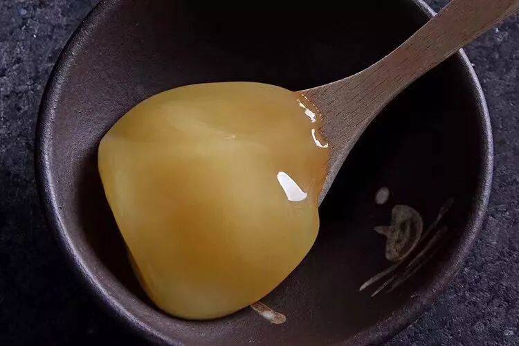 良心記者揭露蜂蜜市場驚天騙局！親赴深山，發現土蜂蜜驚人真相！