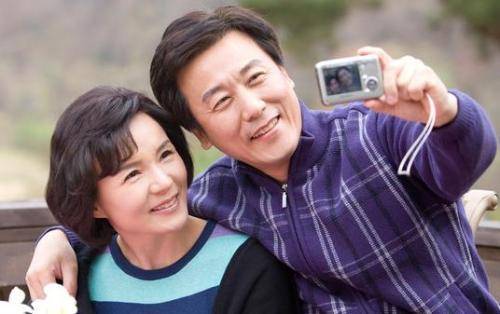 相由心生，人到中年後做好這三件事，對自己的相貌負責