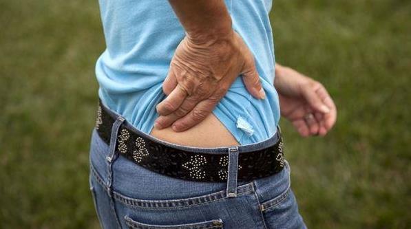 腰痛要自己救，復健師分享「私房 2 招」，改善腰酸疼痛，促進血液循環，腰椎越來越好！
