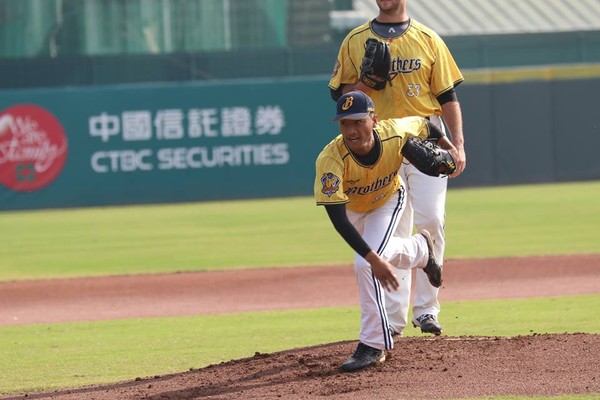 中職／春訓表現驚艷　吳俊偉討教「小雞滑球」練新武器  