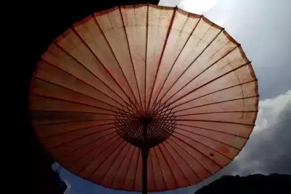 窗戶紙沾水就破，那下雨天怎麼辦？古人：辦法多的是！