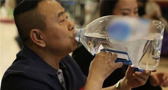 不愛喝水易短命?! 專家揭開9個最匪夷所思的短命惡習！一定要分享出去！