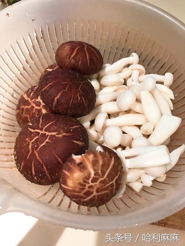 這道菜排毒通便、降壓降血脂，脆嫩鮮滑，清甜可口。這個季節吃正合適，一定要多做給家人吃！ 
