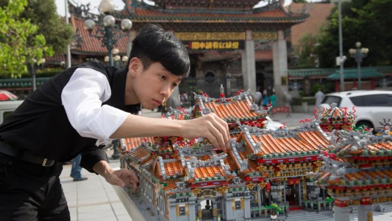 他差點考不上大學！「4萬塊樂高重現龍山寺」一舉當上創意總監