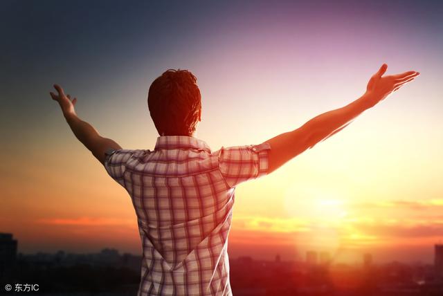 一位40歲的人給你提個醒：人生過半，我才明白這6件事最重要
