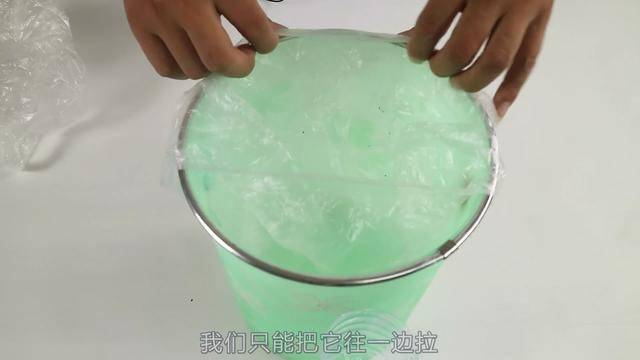垃圾桶上一定要放一隻筷子，這個妙招太棒了，後悔今天才知道