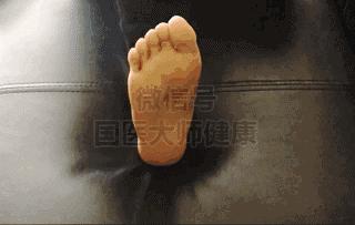 低頭摸腳，讓你一身輕鬆！很多病在腳上都有開關！