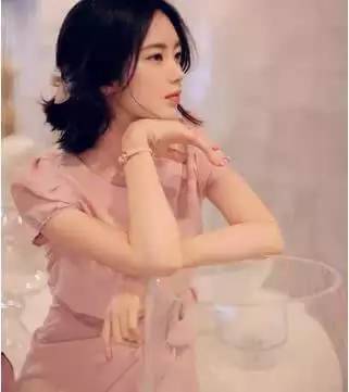 什麼年紀就該穿什麼衣服，女人千萬別穿錯！ 