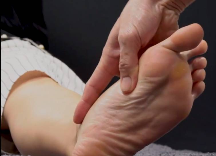 人老腳先老？教你腳底養生6招，消百病，調節全身