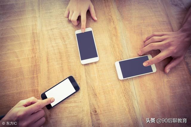 別總在孩子面前玩手機，一個小故事讓你明白傷害有多大