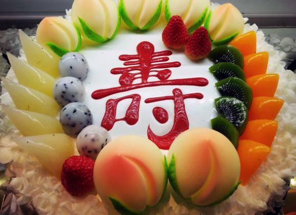 岳母生日，女婿給三千塊紅包，回家看到親戚群的聊天內容，他懵了