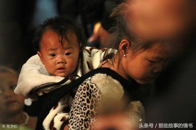 父親臨終給了乞丐10萬，兒子不服去要，跪地再給10萬
