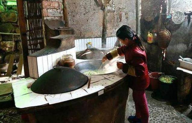 父親臨終給了乞丐10萬，兒子不服去要，跪地再給10萬