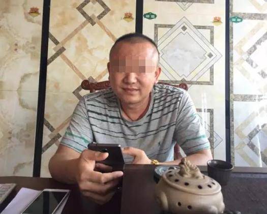 老闆撿了一個小乞丐當兒子，晚上兒子說夢話，救了老闆的20員工