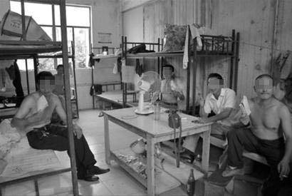 老闆撿了一個小乞丐當兒子，晚上兒子說夢話，救了老闆的20員工