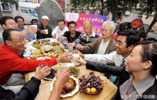 後媽不喜歡養子，20年後養子回來，開著豪車回不是報仇，後媽蒙了