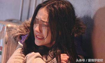 抱兩歲女兒和前夫哥哥結婚，前夫拄拐大鬧婚禮，我幾句話讓他淚奔