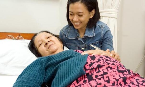 住院後計劃將財產留給兒子，無意聽到兒媳的話，我決定留給女兒