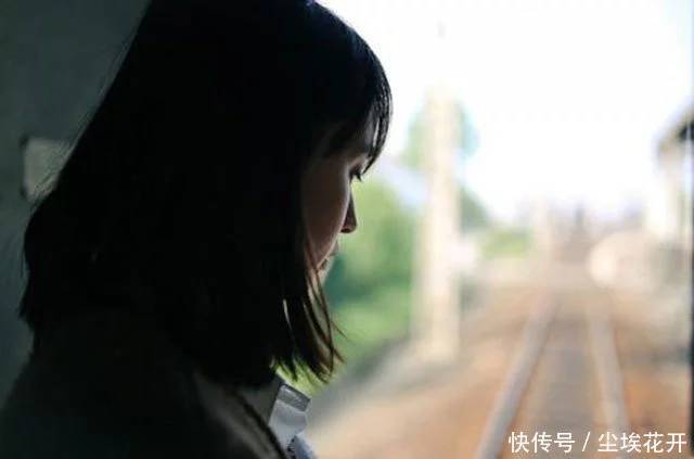 新婚夜老婆死活不讓碰，半夜忍不住抱了下她我嚇的驚慌失措滾下床