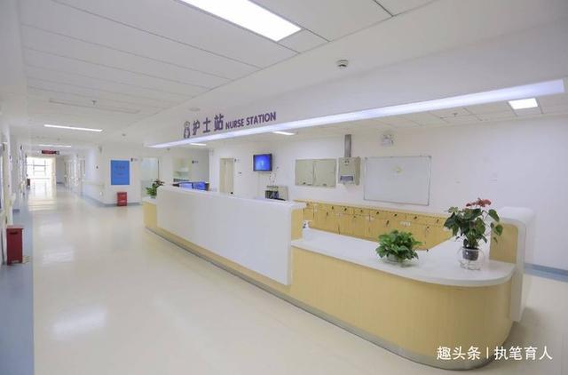 妻子懷孕八個月，我帶情人去旅遊，接到母親電話，如遭雷擊