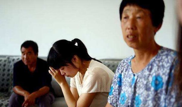 婆婆生日，老公把漂亮情人帶回家，兒子大叫一聲，全家炸了鍋