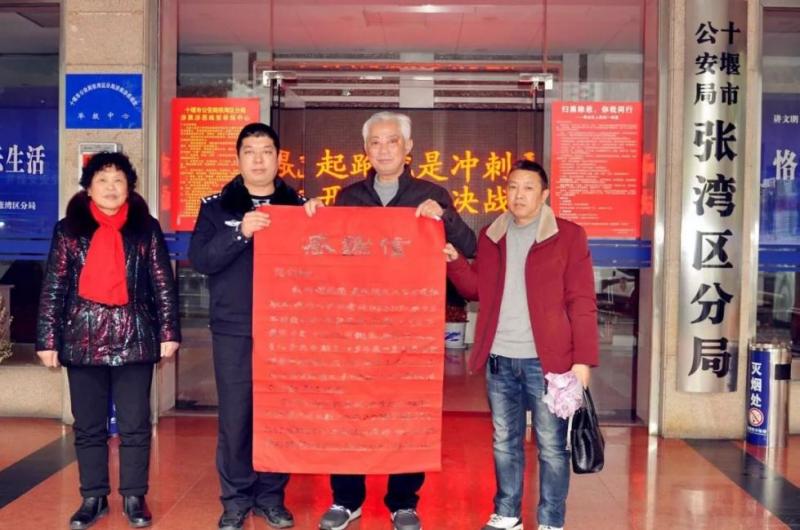 24歲獨生兒子不滿母親催婚，竟離家出走！17年後找到他時...