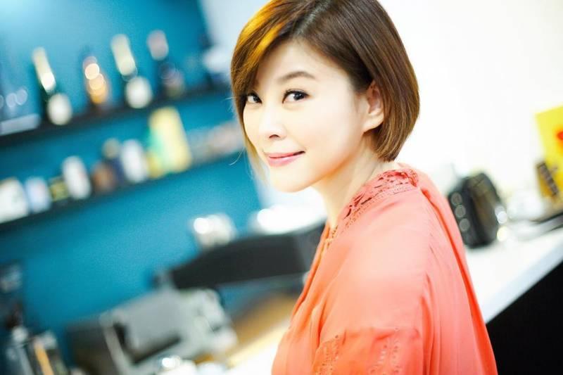 方馨當年「離婚扛家計揹3千萬債」撿片場剩便當吃 女兒：是不是我生病妳才回來