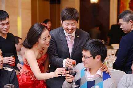 哥哥結婚，二叔打電話說母親暈倒了，知道原因，我砸了哥哥婚禮！