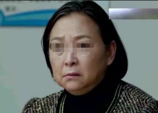 兒子去世，婆婆趕走兒媳，撫養孫子，五年後門口停豪車，婆婆蒙了