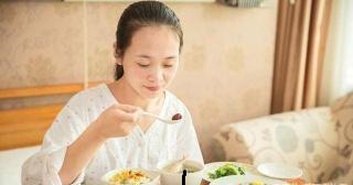 我生了兩個兒子，婆婆兩套房都給小叔子，婆婆哭著找上門，我笑了