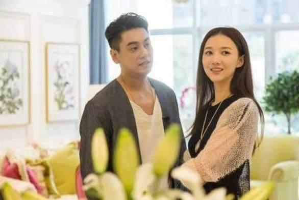 上門拜見公婆，無意中翻開相冊，小侄女童言無忌說一話，我分手了