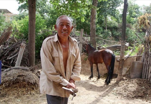 老丈人住院，鄉下親家送一斤心肺，嫌臭送人，護工吃後立馬報警