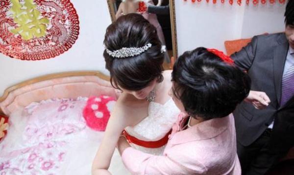 結婚當天婆婆要看我的嫁妝，隔天嫁妝被偷，小姑子結婚時我離婚